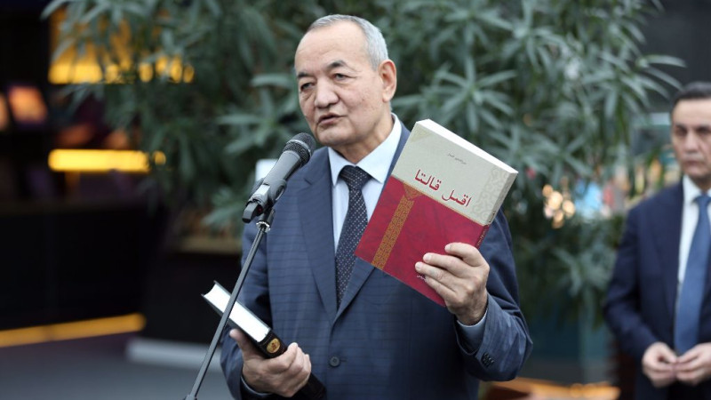 مىرزاگەلدٸ كەمەل: «قۇرساۋدان شىعىپ تۇرىپ, قۇرساۋدى اڭسايمىز»