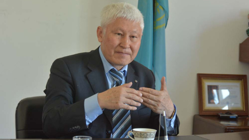 Asqar Jumadildaev: «Qazaq tiliniń bastaýysh pen orta mektepke laiyq múmkindigi bar»