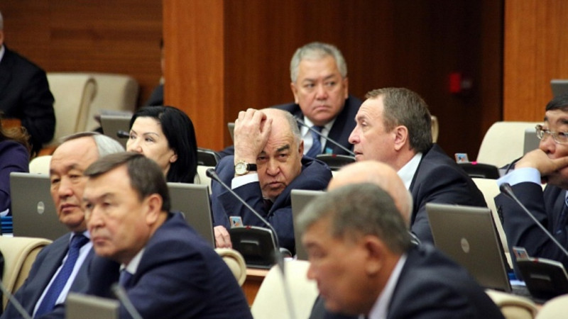 بٸلٸمگە ەمەس, بيلٸككە رەفورما كەرەك