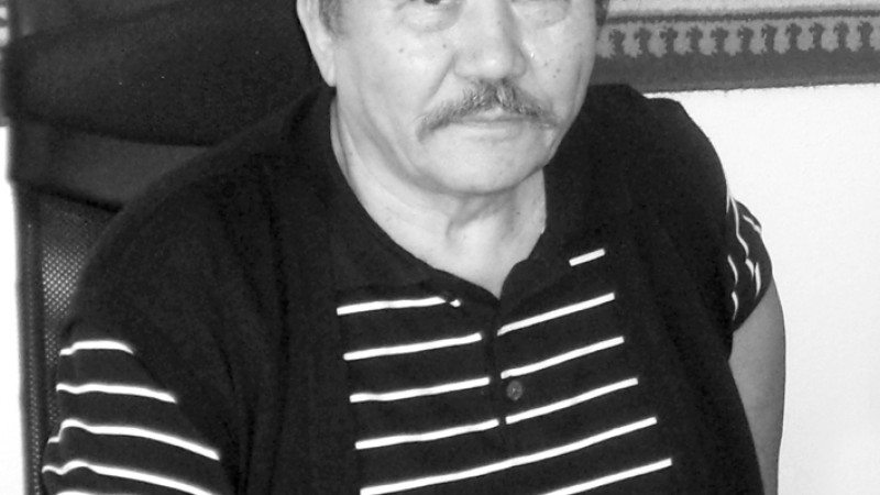 تۇرسىن جۇرتباي. عىلىم مەن كٶركەم ەدەبيەتتٸ ۇشتاستىرعان
