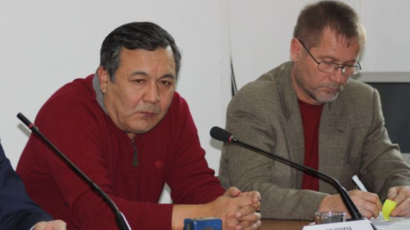 Dos KÓShIM: BIZ BIR KEMEDE JÚZIP KELEMIZ, DEGENMEN...