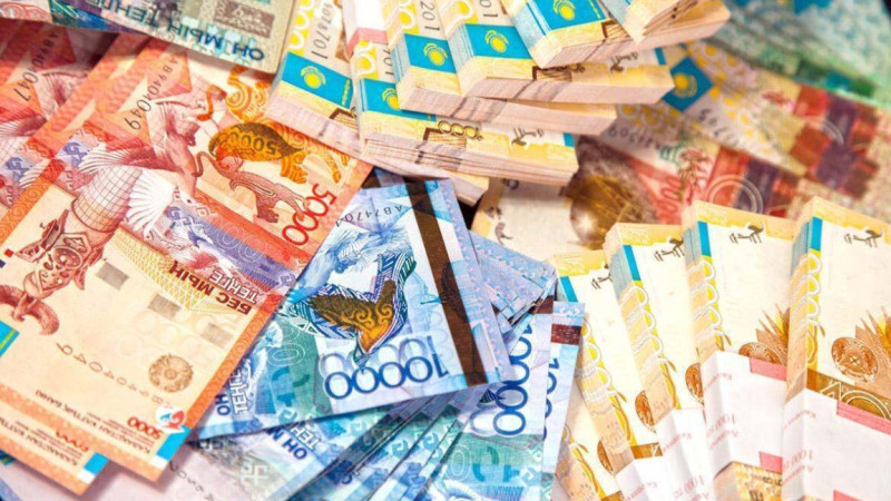Ақтөбедегі мектеп бухгалтері қазынадан 400 миллион теңге ұрлап, құмар ойынға тігіп жіберген