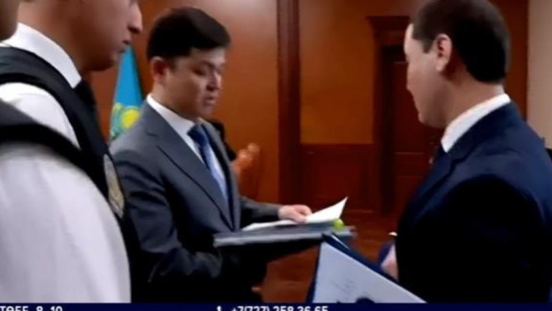 شىمكەنتتٸك شەنەۋنٸكتەر شەتٸنەن قىزمەتٸنەن كەتٸپ جاتىر