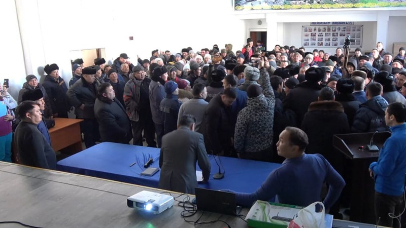 Maraldy aýylynda zańsyz miting ótti