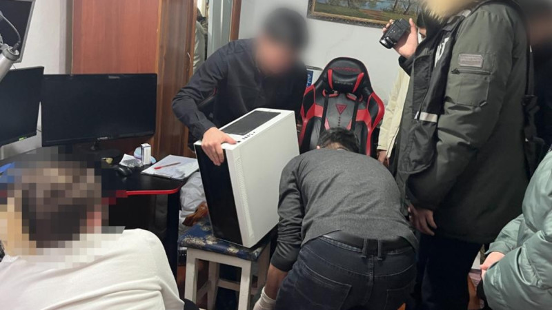 مەملەكەتتٸك ورگانداردىڭ سايتىنا شابۋىل جاساعان حاكەر ۇستالدى