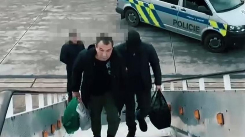 Аса ірі алаяқтық жасады деген күдікті Чехиядан Қазақстанға экстрадицияланды
