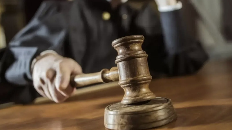 شقو-دا قالا ەكٸمٸ جەلٸدە ٶزٸنە تٸل تيگٸزگەن ەيەلدٸ سوتقا بەردٸ