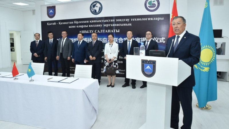 QazUÝ-da Ortalyq Aziia boiynsha biregei ekologiialyq zerthana ashyldy