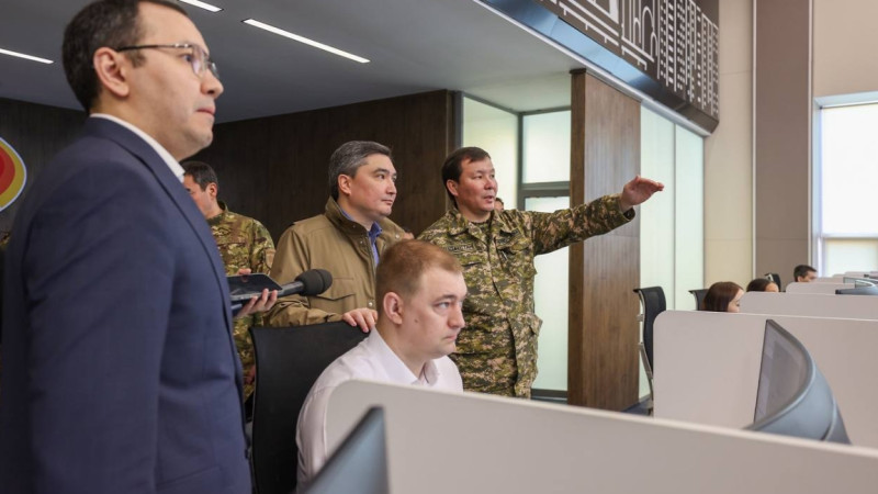 Қауіп әлі сейілмеген: Олжас Бектенов Ақтөбе облысындағы су тасқынына қатысты аймақты тексерді