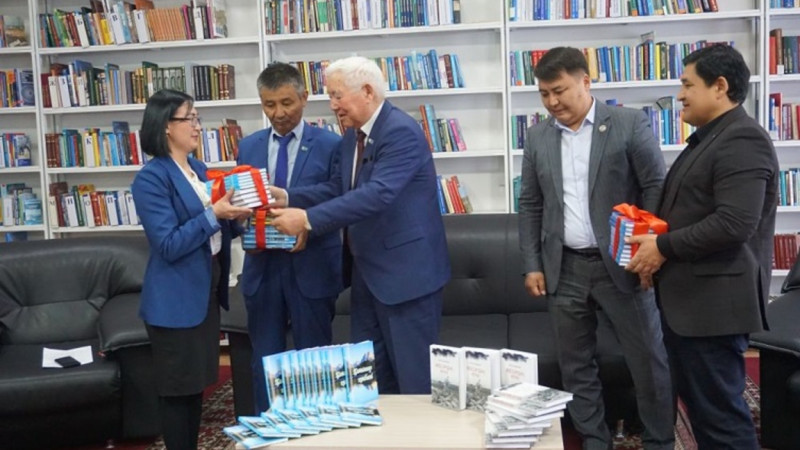 جەتٸسۋداعى س.سەيفۋللين كٸتاپحاناسىنا وقىرماندار بيىل 4 مىڭداي كٸتاپ سىيعا تارتتى