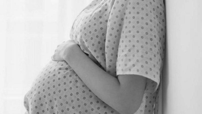 پەرزەنتحانادا جٷكتٸ ەيەل ٶز-ٶزٸنە قول جۇمسادى: ورتالىق جاعدايدى بٸر اپتا بويى جاسىرىپ كەلگەن
