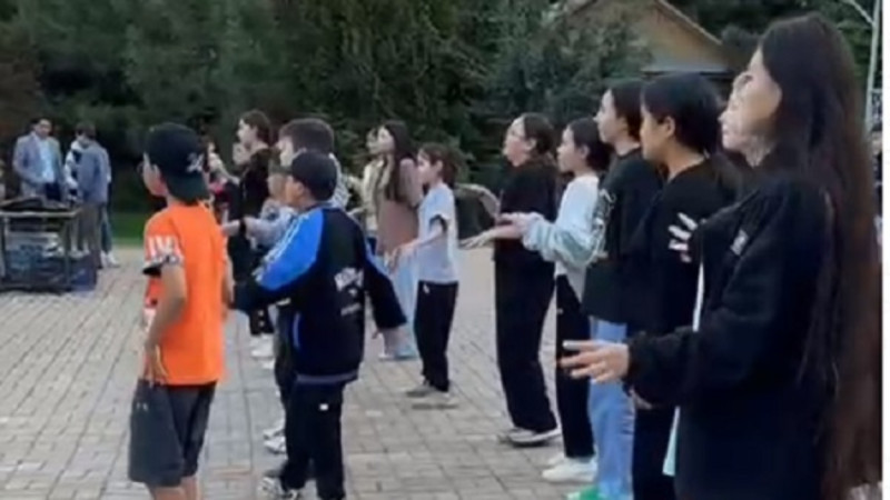 سۋ تاسقىنىنان زارداپ شەككەن ٶڭٸردٸڭ بالالارى الماتى وبلىسى لاگەرلەرٸندە دەمالۋدا
