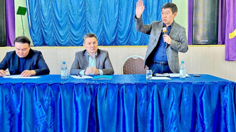 مەجٸلٸس دەپۋتاتتارى مارالدى حالقىمەن كەزدەستٸ