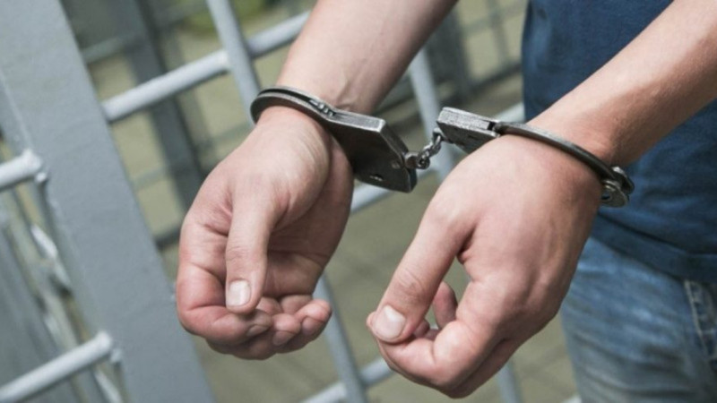 اقتٶبەدە قىلمىسكەرلەر تٷرمەدەن قاشىپ كەتكەن: ۇيىقتاپ قالعان قىزمەتكەرلەر سوتتالدى