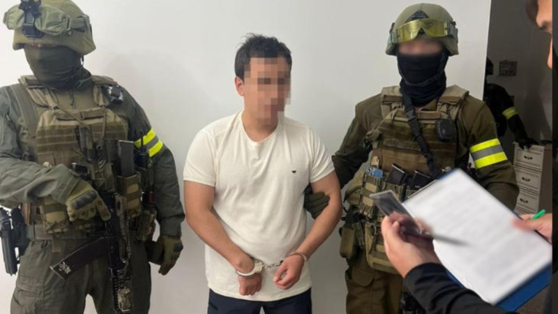Ақтөбелік тұрғынның үйінен қарудың түр-түрі табылған
