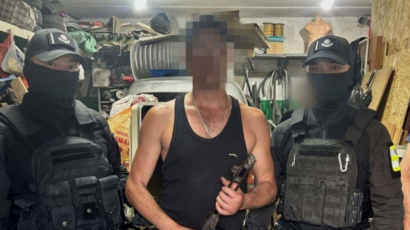 СҚО полицейлері сирек кездесетін қаруды заңсыз сақтаған азаматты ұстады