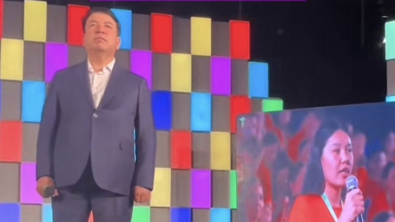 "2 mln teńgege deiin aqsha suraidy". Muǵalim ministrdi sastyrdy