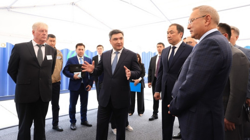 Úkimet basshysy Jetisý oblysyndaǵy kólik-logistikalyq infraqurylymnyń iri nysandaryn aralady