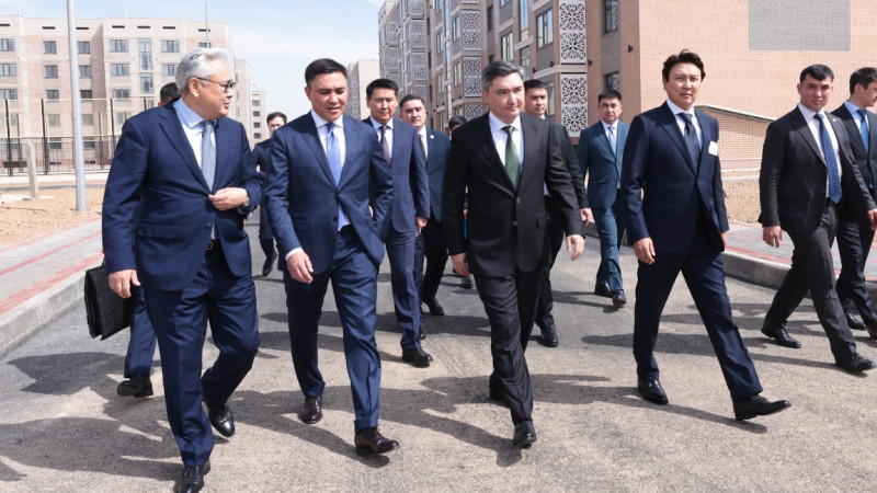 Oljas Bektenov Shymkenttiń damýy jáne Prezident Joldaýyn iske asyrý sharalarymen tanysty