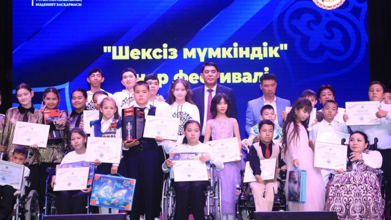 «Шексіз мүмкіндік» өнер фестивалінің қатысушылары патриоттық әндер шырқап, отаншылдық сезімін паш етті