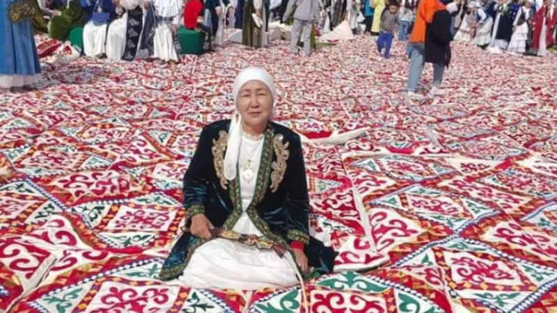 Sozaqtan shyqqan ustaz Kóshpendiler oiyndarynda 11200 sharshy metr bolatyn quraq kórpe qurap rekord ornatty