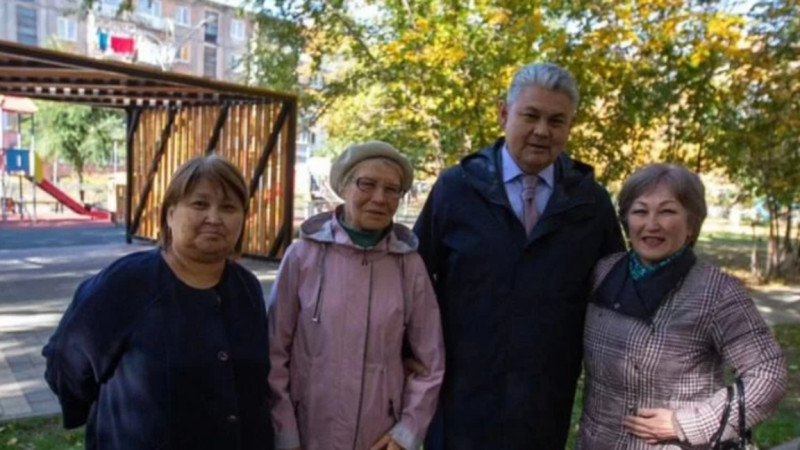 ShQO ákimi qazynaly qarttardy merekemen quttyqtady