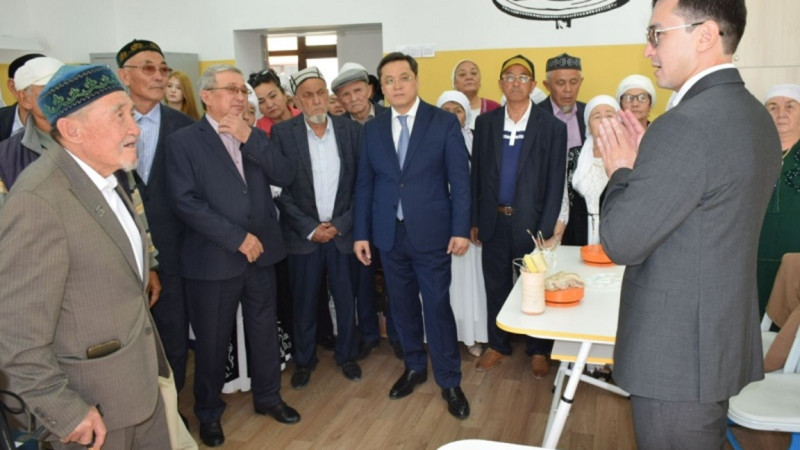 تٷركٸستاندىق ارداگەرلەر وبلىس ورتالىعىن ارالاپ, تىنىس-تٸرشٸلٸگٸمەن تانىستى