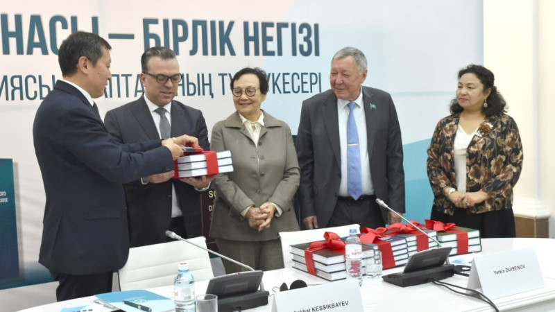 Túrik tilderiniń tarihyna arnalǵan kitap tusaýkeseri ótti