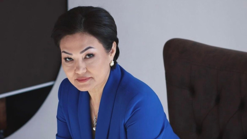 جۋرناليست دانا نۇرجٸگٸت بۇرىنعى كٷيەۋٸمەن ينتيم سيپاتتاعى فوتو-ۆيدەو ٷشٸن سوتتاسقان
