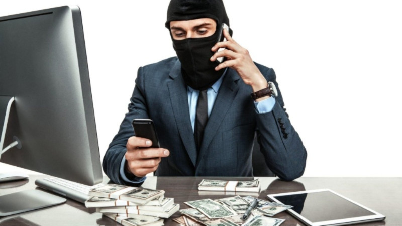 الاياقتار "ٶسكەمەن سۋ ارناسى" كەسٸپورنى قىزمەتكەرٸ بولىپ قوڭىراۋ شالاتىن بولعان