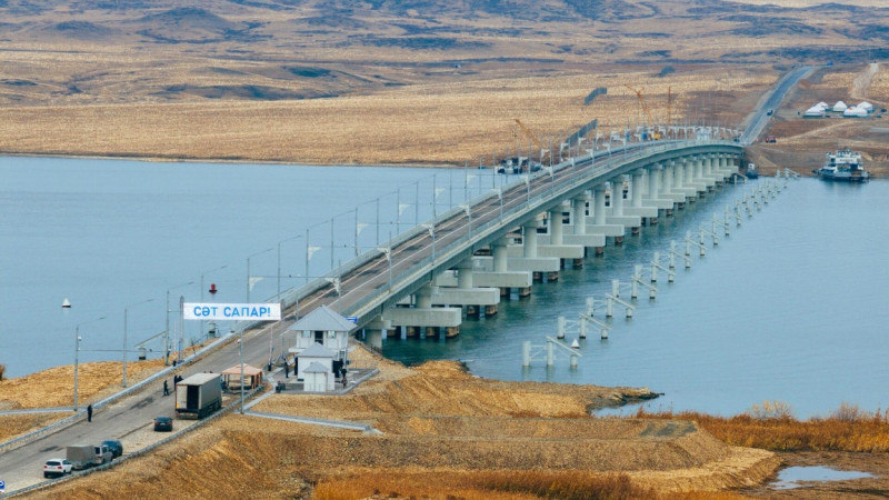 قازاقستاندا ەڭ ۇزىن كٶپٸر اشىلدى