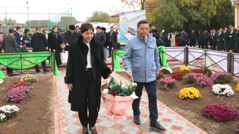 Saryaǵashta otanshyl jastarǵa bilim nuryn tógip kelgen mekteptiń 100 jyldyq mereitoiy atap ótildi