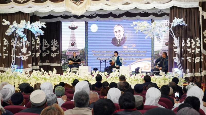 قازىعۇرتتا رەسپۋبليكا كٷنٸنە وراي اقىندار ايتىسى ٶتتٸ
