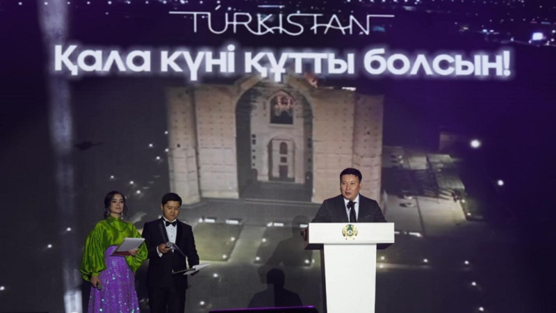 Túrkistanda qala kúni merekesine arnalǵan gala-kontsert ótti
