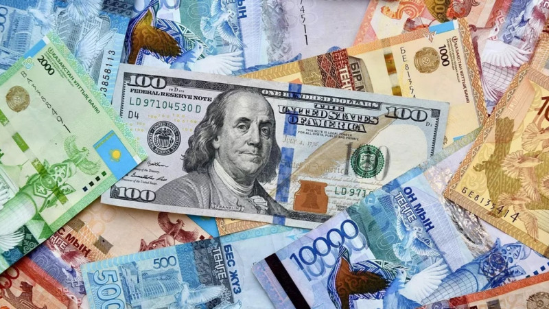 Sarapshylar: 2025 jyldyń aiaǵynda 1 AQSh dollary 507 teńge bolýy múmkin