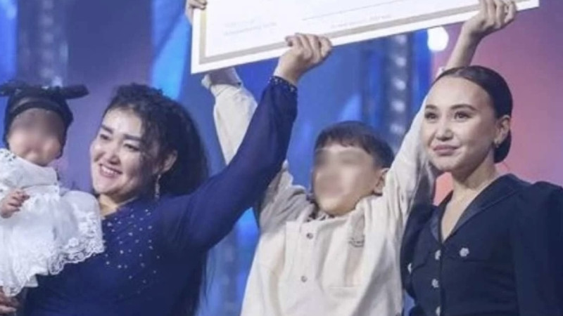 “سول كٷيٸ پەتەر بەرٸلمەدٸ”. پەريزات قايرات استانالىق ەيەلگە بەرگەن ۋەدەسٸن ورىنداماعان