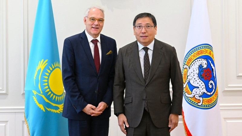 Almaty ákimi Erbolat Dosaev Germaniianyń Bas konsýly Mattias Kislermen kezdesti