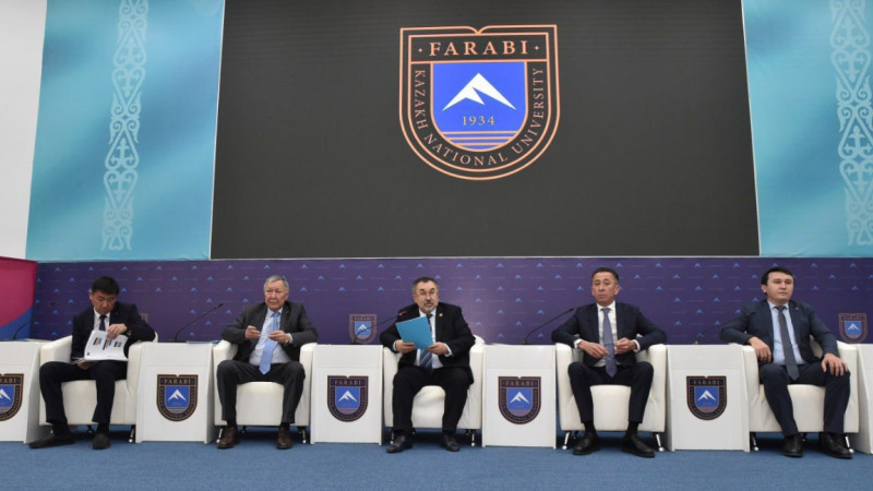 "Farabi Hub, RoboMech, sýperkompiýter". QazUÝ jetistikterimen qýantty