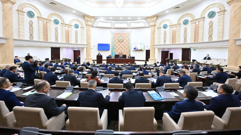 "بۇل بولجام كٷمەندٸ". الداعى ٷش جىلدىڭ بيۋدجەت جوباسىن سەنات قابىلداماي, كەرٸ قايتاردى