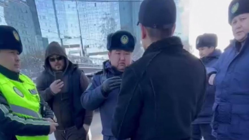 “Hattama sanyn arttyrý qajet”. Belgili jýrnalist kólik tizgindegen júrgizýshilerdi abai bolýǵa shaqyrdy