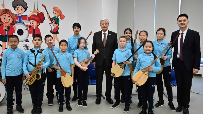 توقاەۆ KIS Astana حالىقارالىق مەكتەبٸن ارالادى