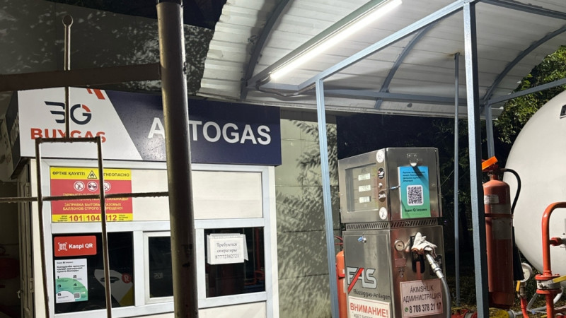 "Almatyda 1 litri - 102 teńge".  Qazaqstanda 1 aqpannan bastap avtogaz baǵasy da ósedi