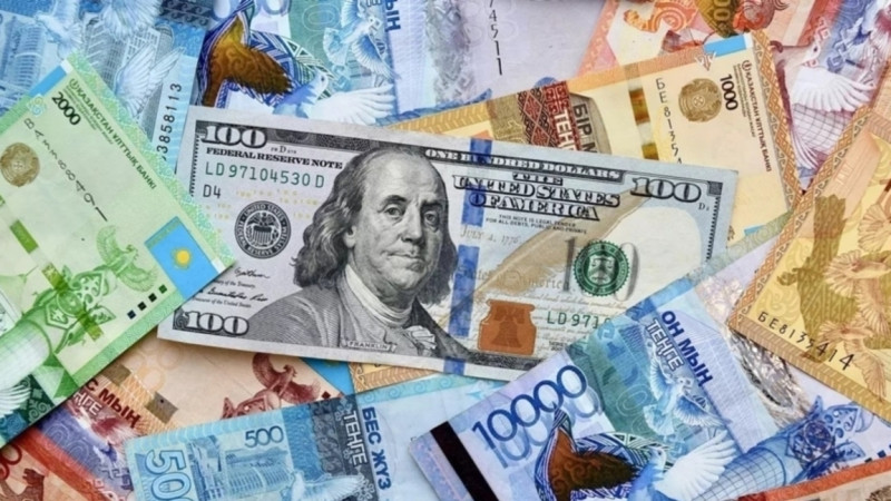 HF cарапшысы теңгенің нығаюына не түрткі екенін айтып,  доллар қанша болатынын болжады