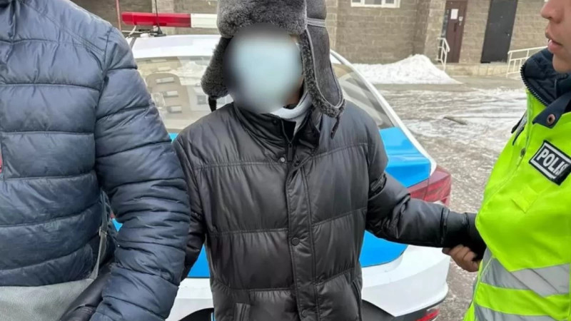 Astanada liftte balaǵa shabýyl jasaǵan jasóspirimniń anasyna aiyppul salyndy