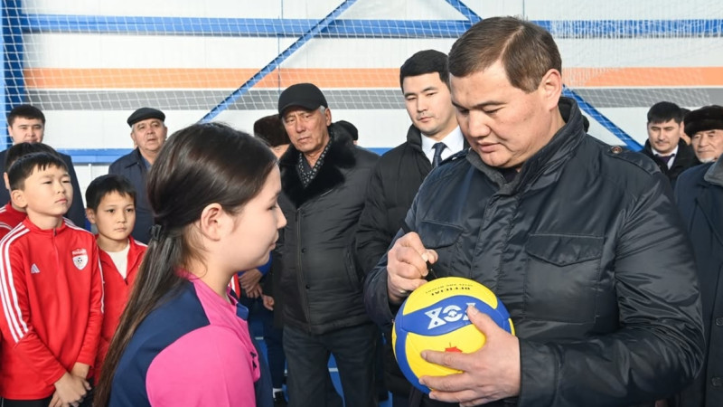 Syrdariia aýdanyndaǵy Besaryq aýylynda sport kesheni ashyldy