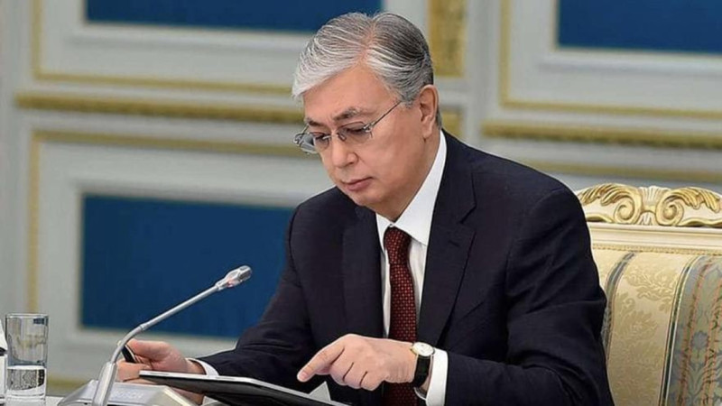 پرەزيدەنت الماتى ەۋەجايىندا ەرلٸك جاساعان ەر ادامدى ماراپاتتادى