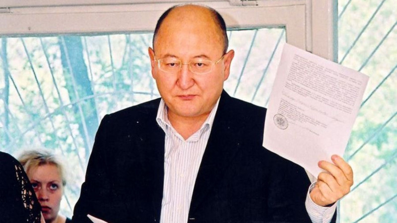 "Nazarbaev emes". Aidos Sarym Altynbek Sársenbaevty kim atqyzǵanyn aitty