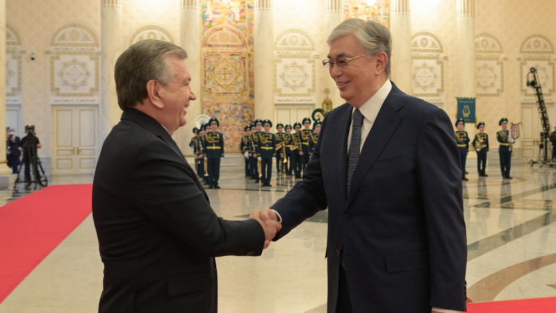 Toqaev pen Mirziioev Almatyda beiresmi kezdesý ótkizedi