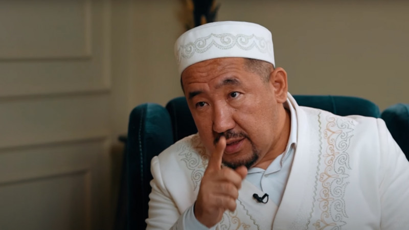 "Dombyra haram degen adamdardyń duǵasy qabyl bolmaidy" - Nurlan imam