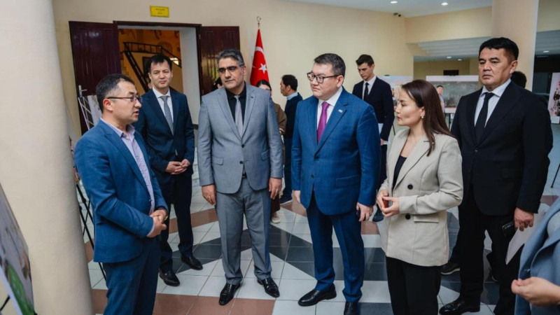 Túrkistanda Ulttyq quryltai ideialary talqylandy: Málik Otarbaev jastarmen júzdesti